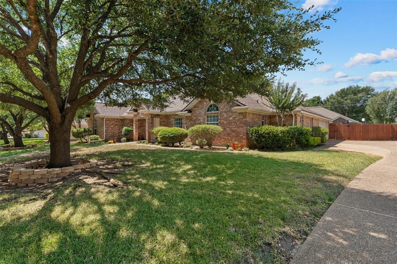 1209 Heatherwood, Hewitt TX 76643 - Photo 4