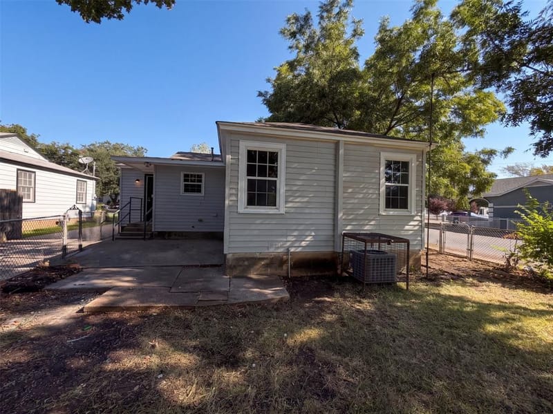 3802 Poinsettia Drive, Dallas TX 75211 - Photo 5
