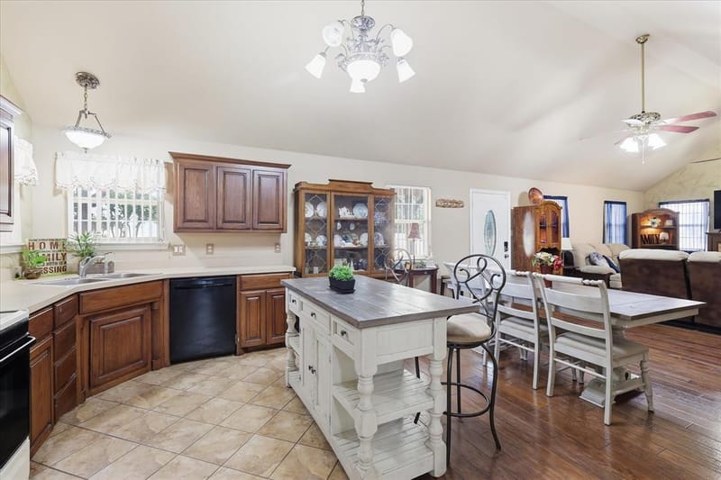 5855 Ge Horton Road, Justin TX 76247 - Photo 10