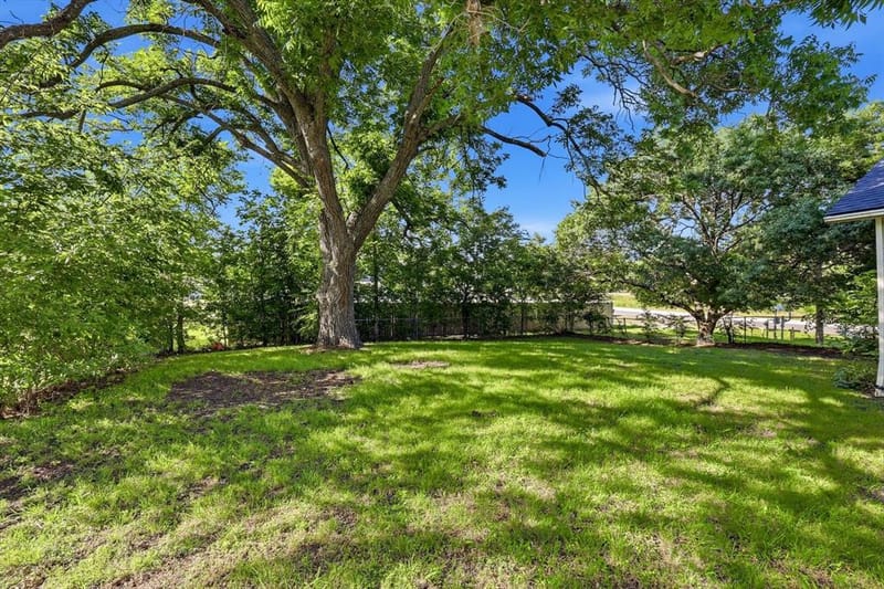 754 N Main Drive, Van Alstyne TX 75495 - Photo 6