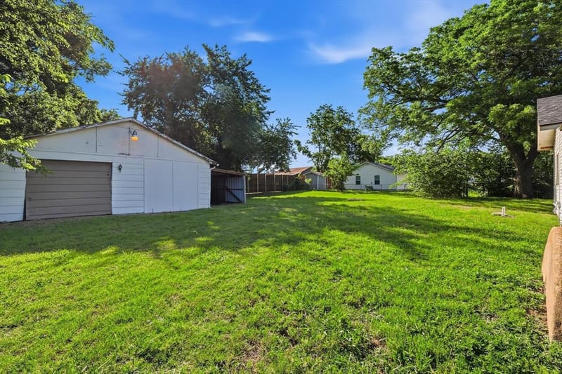754 N Main Drive, Van Alstyne TX 75495 - Photo 10