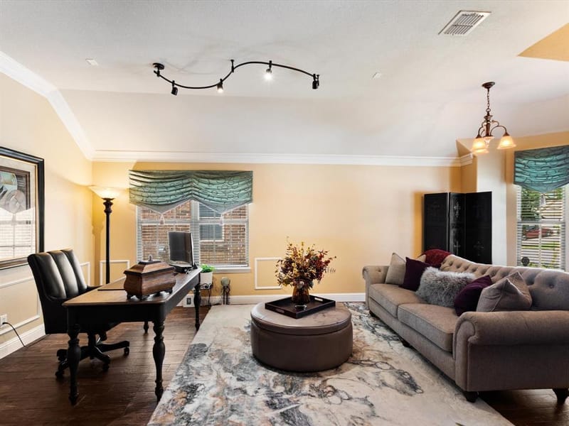 2703 Cove Drive, Grand Prairie TX 75054 - Photo 5