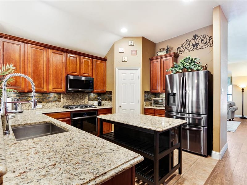 2703 Cove Drive, Grand Prairie TX 75054 - Photo 9