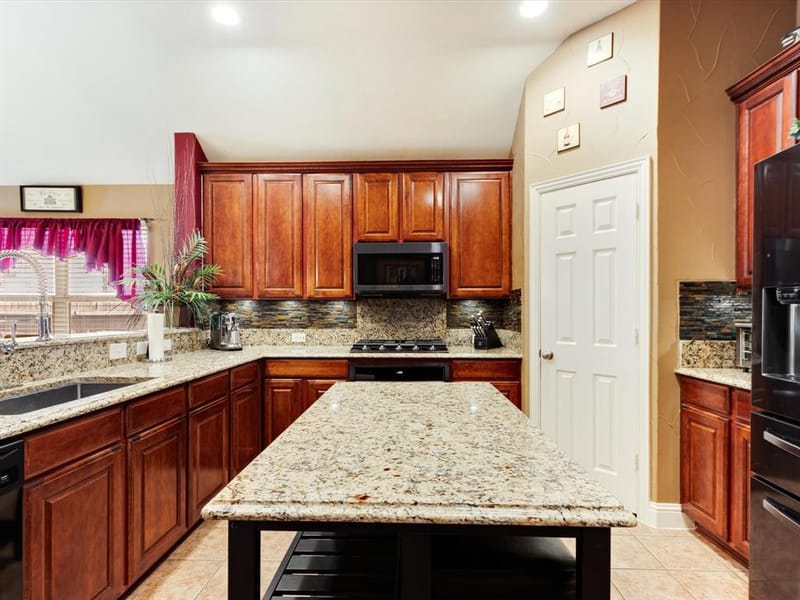 2703 Cove Drive, Grand Prairie TX 75054 - Photo 8