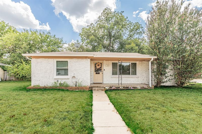 5761 Tracyne Drive, Westworth Village TX 76114 - Photo 2