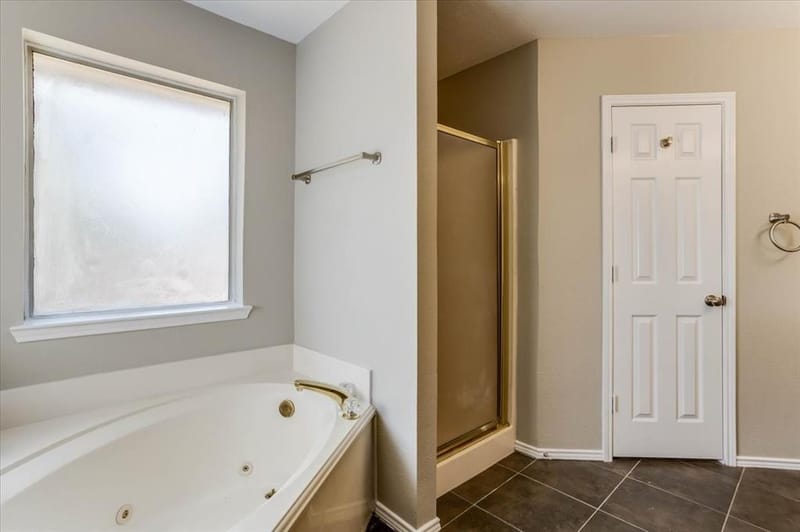 1025 Jessica Drive, Burleson TX 76028 - Photo 16