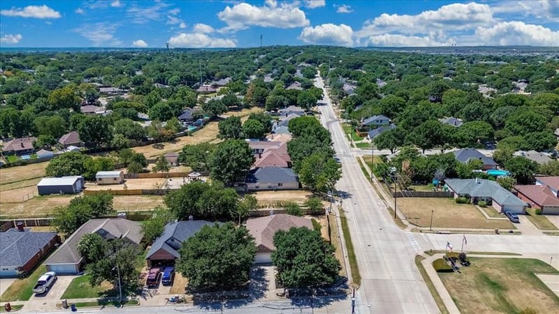 1025 Jessica Drive, Burleson TX 76028 - Photo 32