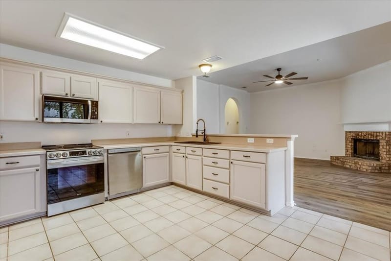 1025 Jessica Drive, Burleson TX 76028 - Photo 9