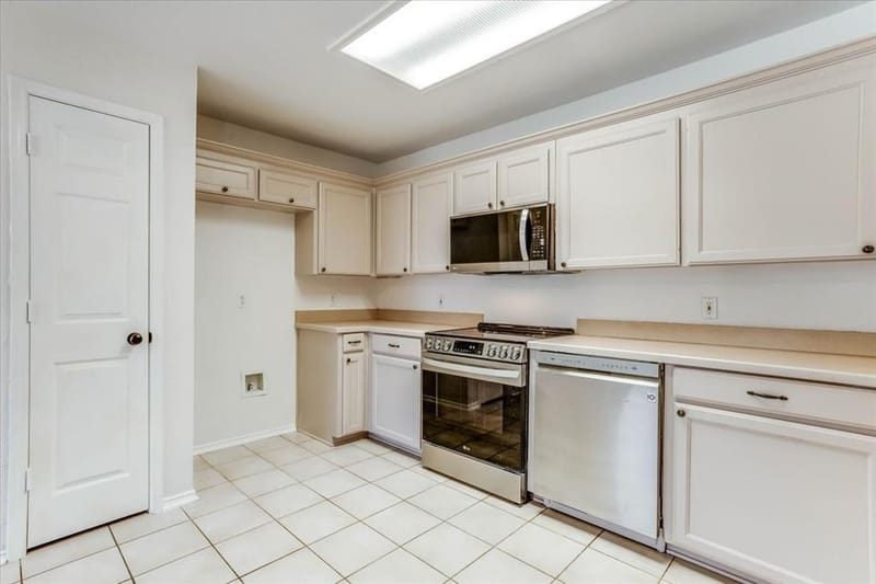 1025 Jessica Drive, Burleson TX 76028 - Photo 11
