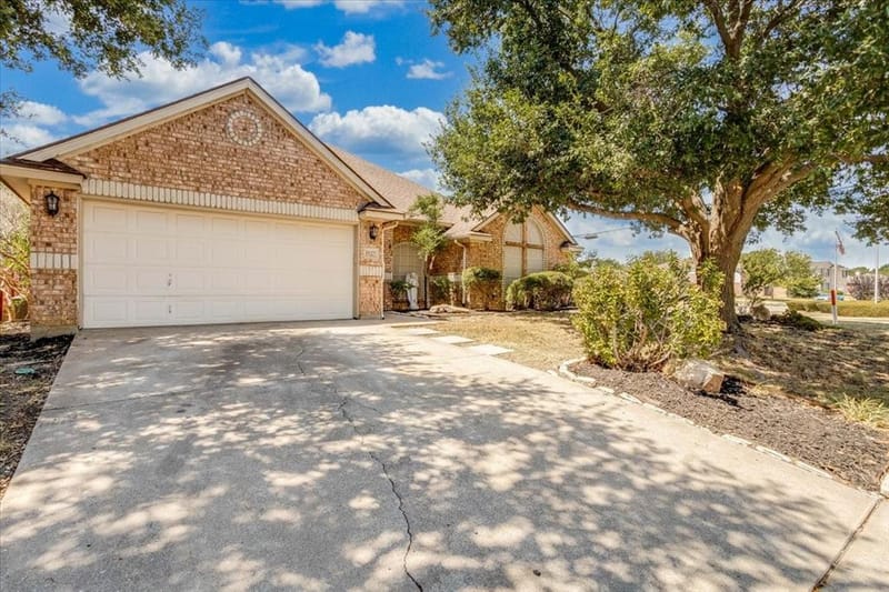 1025 Jessica Drive, Burleson TX 76028 - Photo 4
