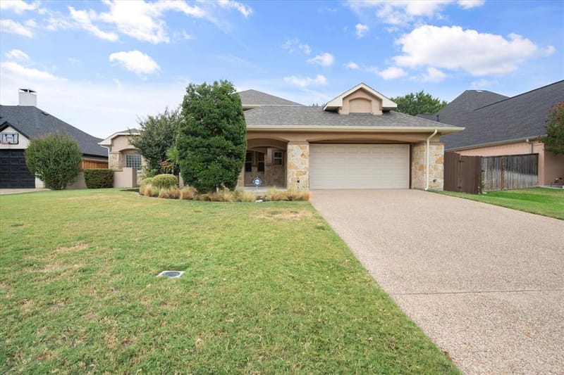 2509 Thoroughbred Lane, Mansfield TX 76063 - Photo 3
