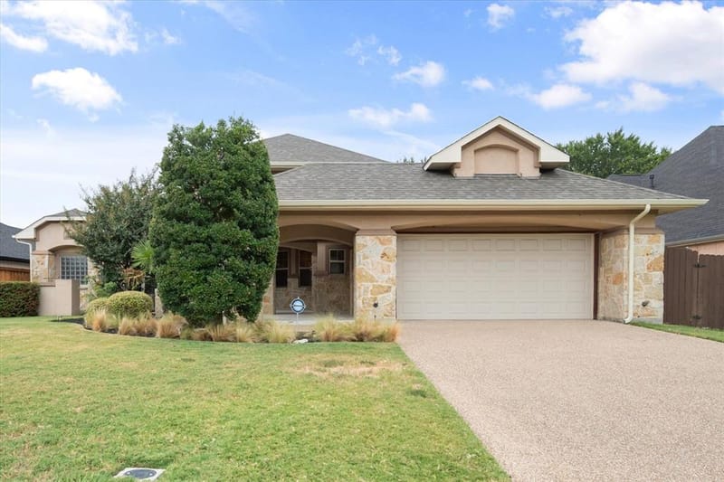 2509 Thoroughbred Lane, Mansfield TX 76063