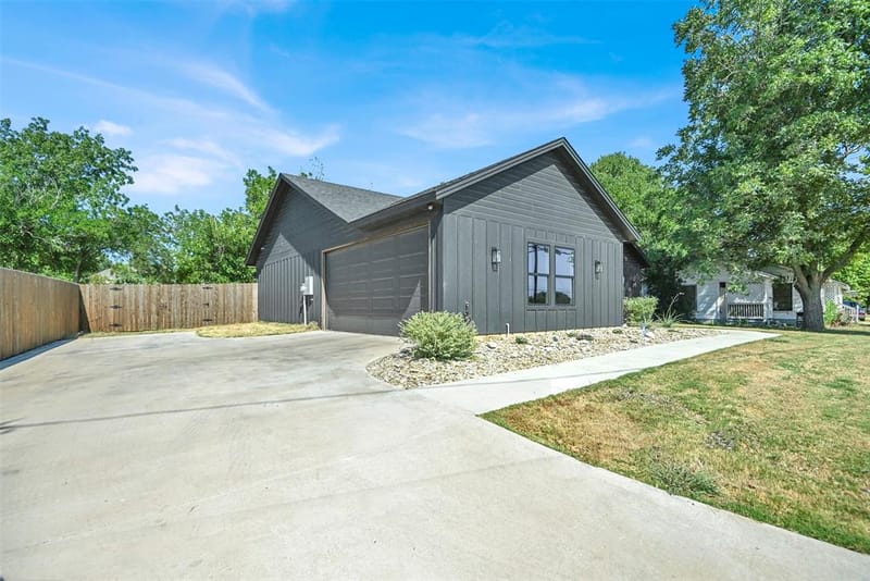 928 Country Club Road, Cleburne TX 76033 - Photo 32