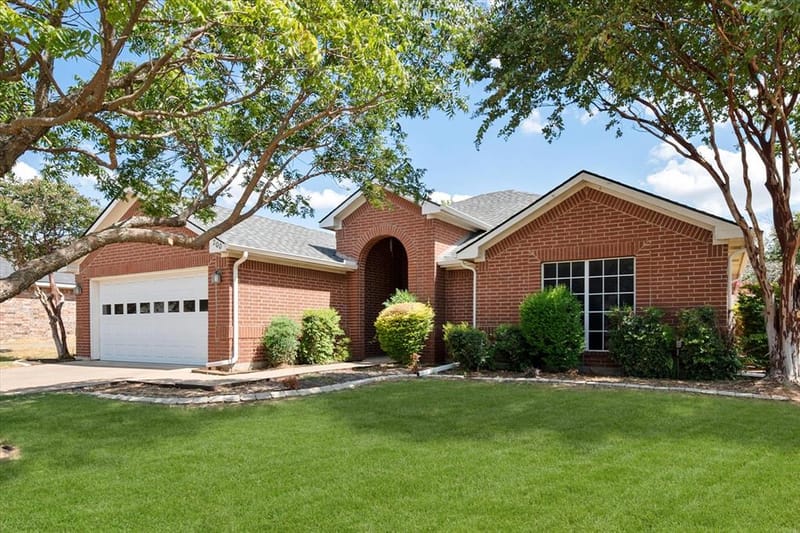 200 Arrowhead Drive, Burleson TX 76028