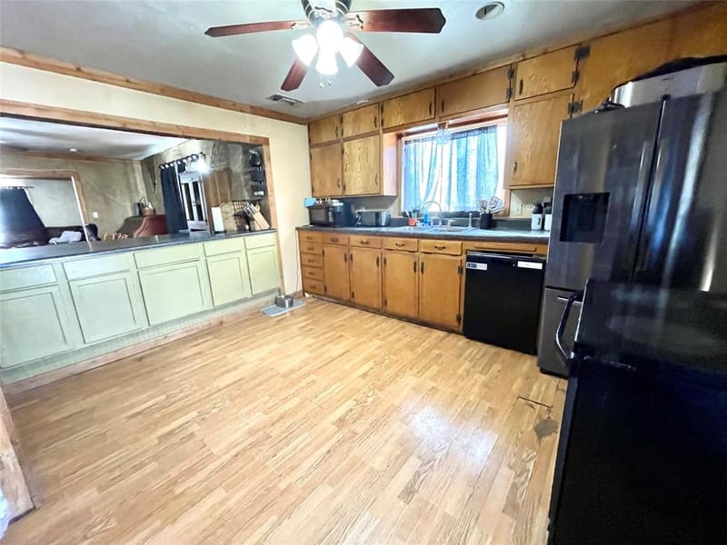 209 N Bowie Street, Jacksboro TX 76458 - Photo 18