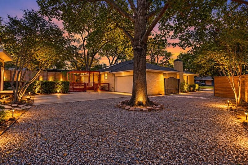 10035 Woodgrove Drive, Dallas TX 75218 - Photo 2
