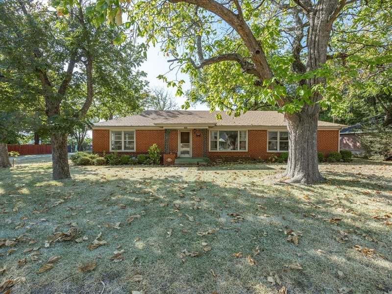 1003 E Milam Street, Ennis TX 75119