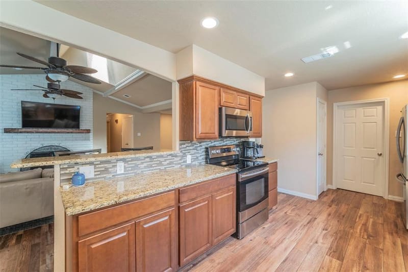 1804 Lincolnshire Drive, Bedford TX 76021 - Photo 7