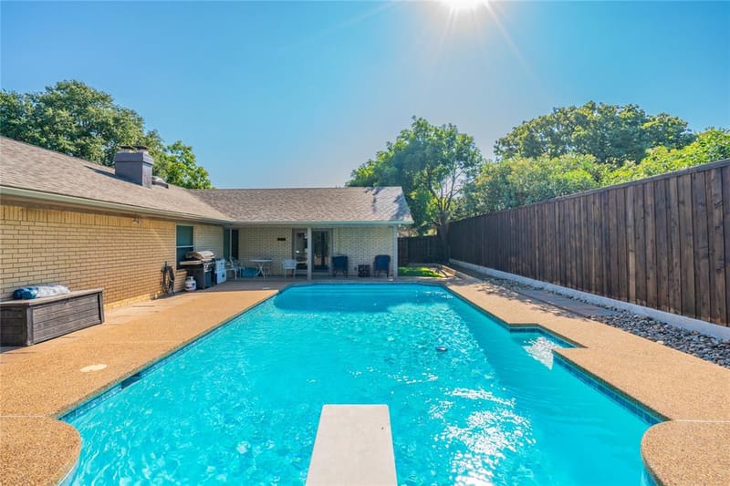 1804 Lincolnshire Drive, Bedford TX 76021 - Photo 20