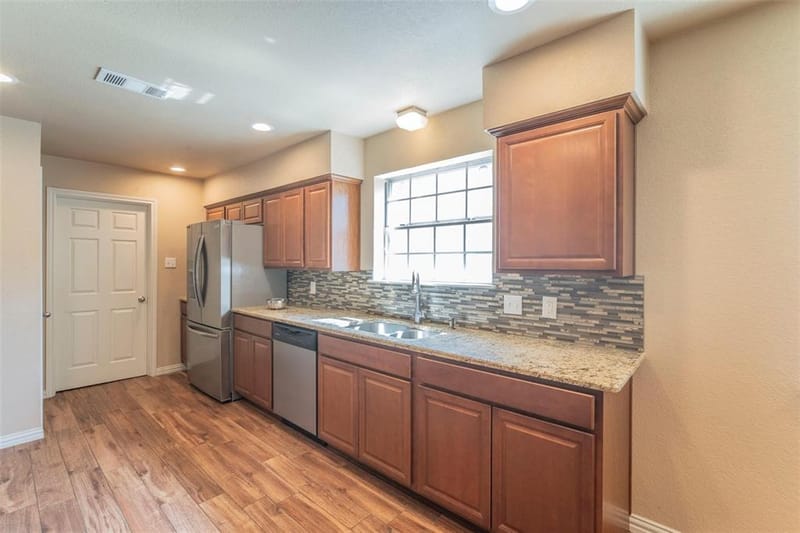 1804 Lincolnshire Drive, Bedford TX 76021 - Photo 8