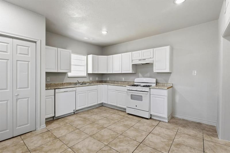 709 N Chandler Avenue, Denison TX 75020 - Photo 3