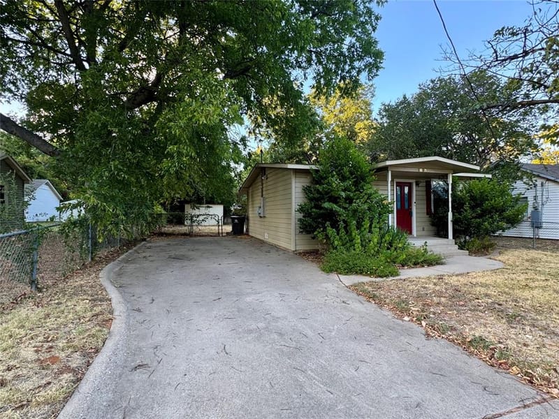 1013 Wilshire Boulevard, Arlington TX 76012 - Photo 2