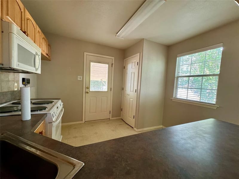 1013 Wilshire Boulevard, Arlington TX 76012 - Photo 8