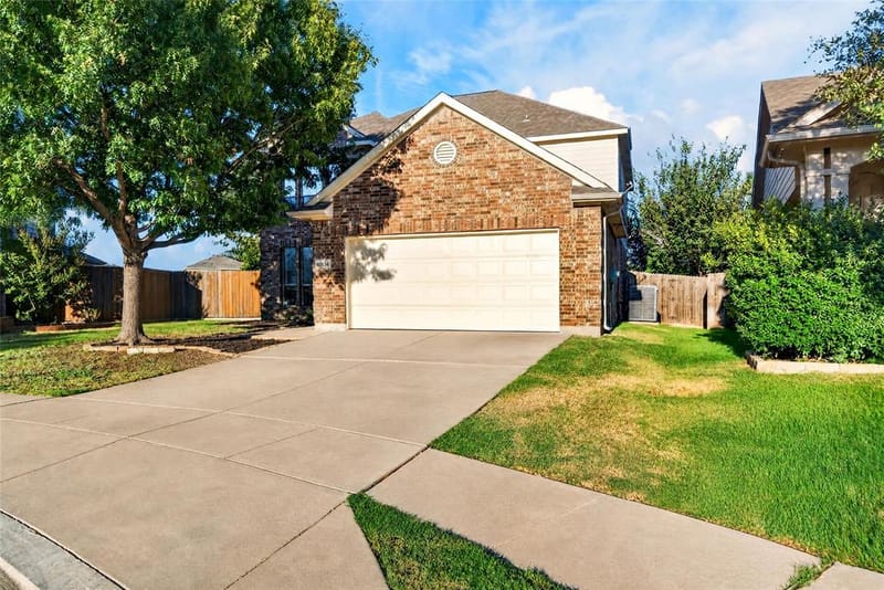 10834 Axton Court, Fort Worth TX 76052 - Photo 2