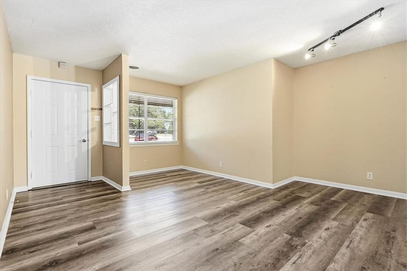 503 Harriett Street, Arlington TX 76010 - Photo 6