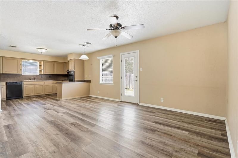 503 Harriett Street, Arlington TX 76010 - Photo 9