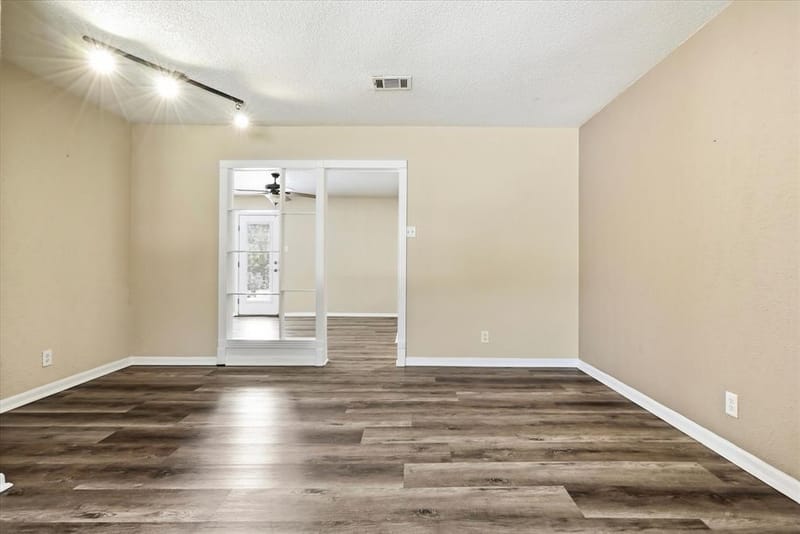 503 Harriett Street, Arlington TX 76010 - Photo 8