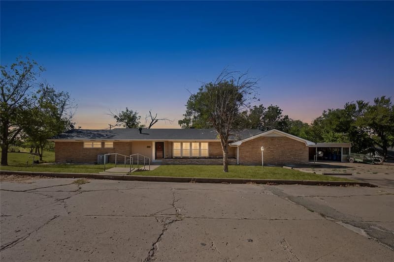 1011 E Connell Street, Breckenridge TX 76424