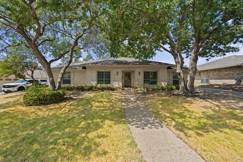 2702 Wagonwheel Drive, Carrollton TX 75006