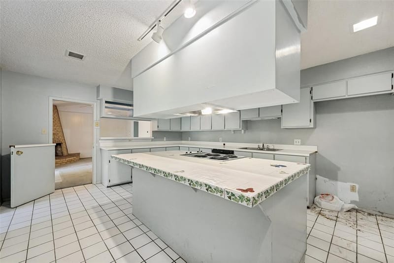 2817 Buffalo Court, Arlington TX 76013 - Photo 12