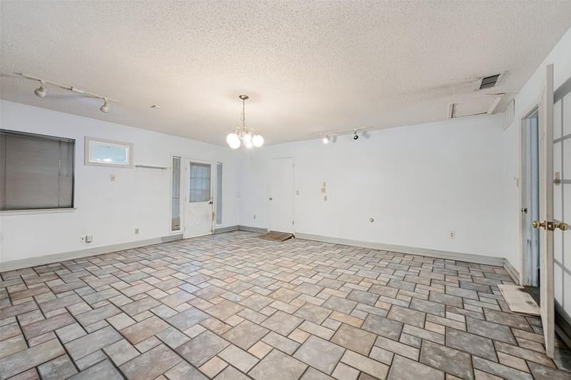 2817 Buffalo Court, Arlington TX 76013 - Photo 7