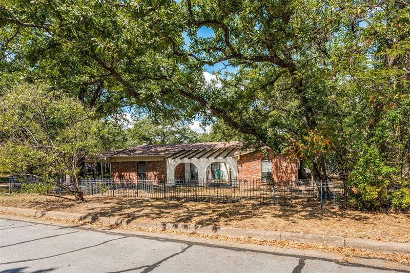 2817 Buffalo Court, Arlington TX 76013