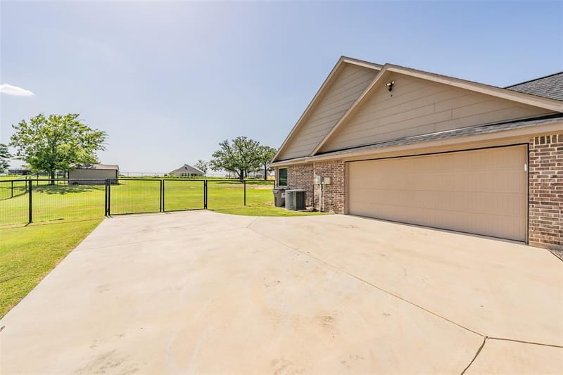 1268 County Road 4797, Springtown TX 76082 - Photo 5