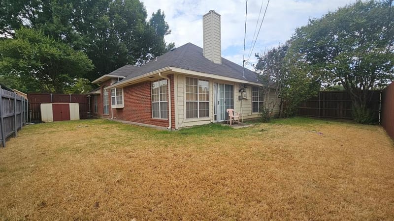 827 Quail Brook Drive, Arlington TX 76001 - Photo 3