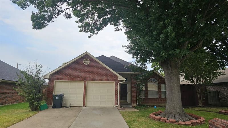 827 Quail Brook Drive, Arlington TX 76001