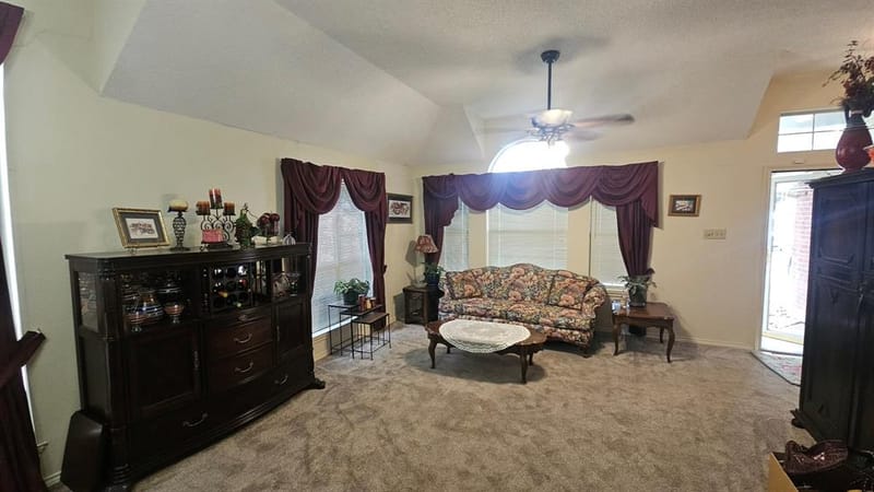 827 Quail Brook Drive, Arlington TX 76001 - Photo 11