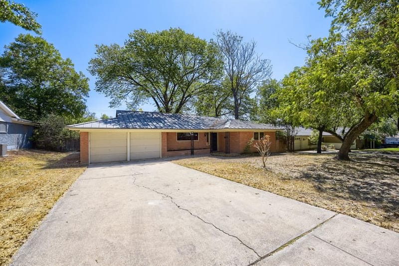4105 Springbranch Drive, Benbrook TX 76116 - Photo 2