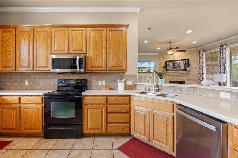 2804 Tour Court, Granbury TX 76049 - Photo 9