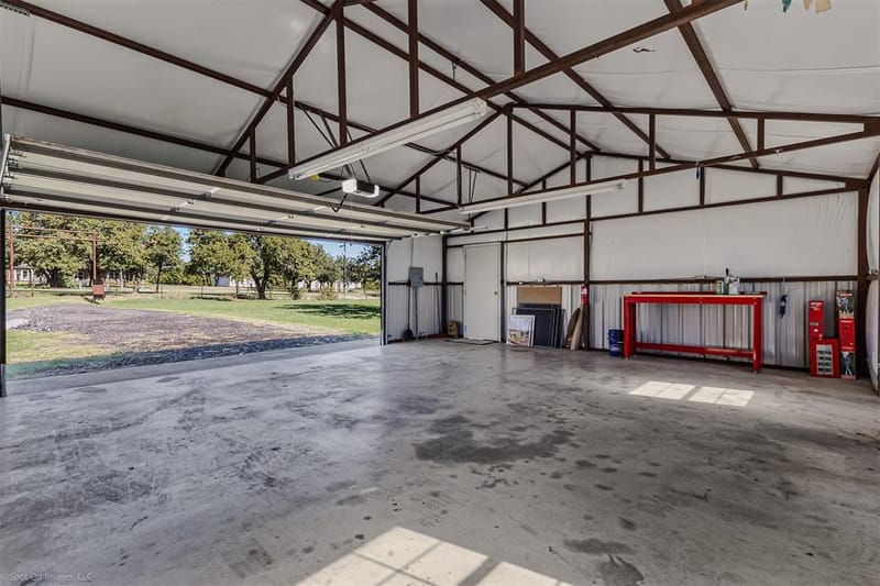 122 County Road 1380, Alvord TX 76225 - Photo 32