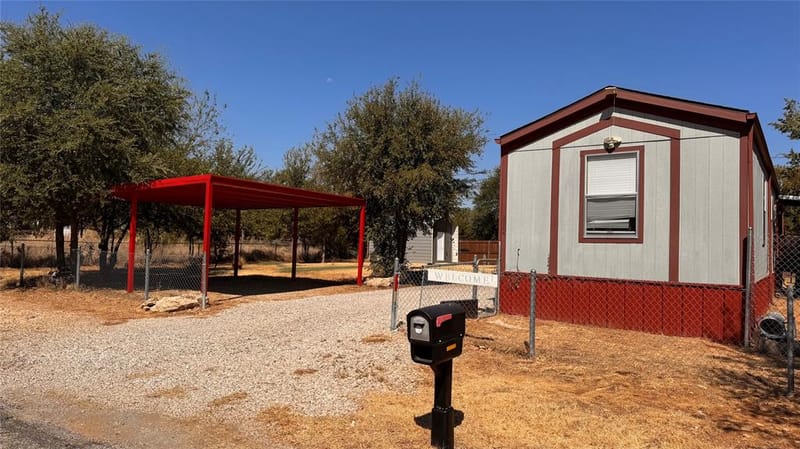 2804 Cedarhill Street, Granbury TX 76048