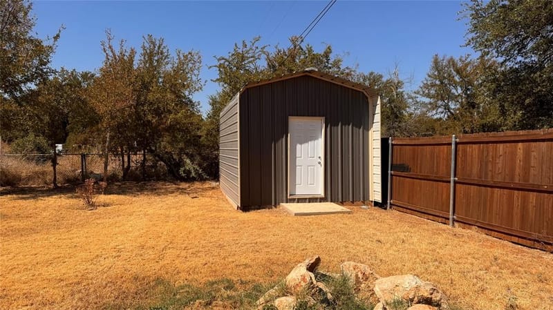 2804 Cedarhill Street, Granbury TX 76048 - Photo 5
