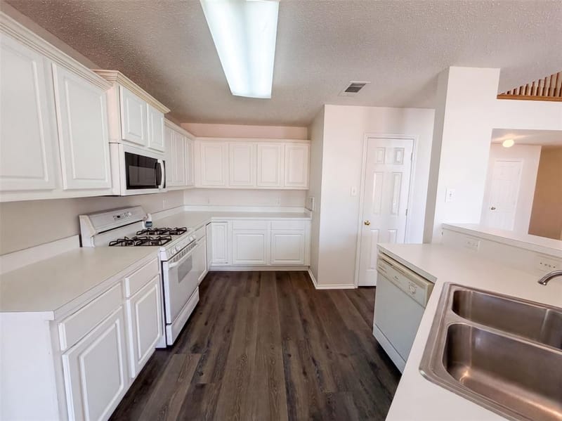 213 Cozy Lane, Cedar Hill TX 75104 - Photo 6