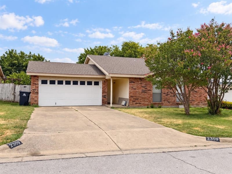 2309 Newbury Drive, Arlington TX 76014