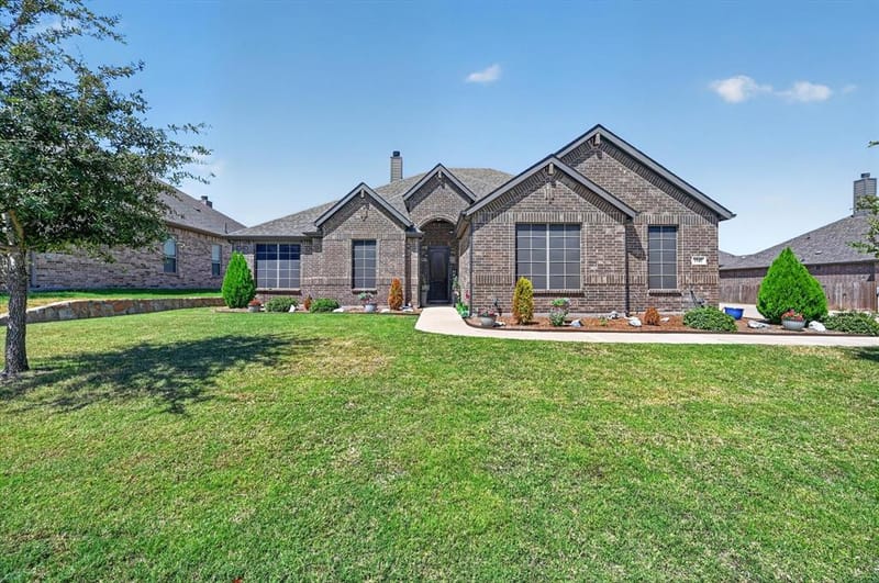 1940 Silver Falls Drive, Burleson TX 76028
