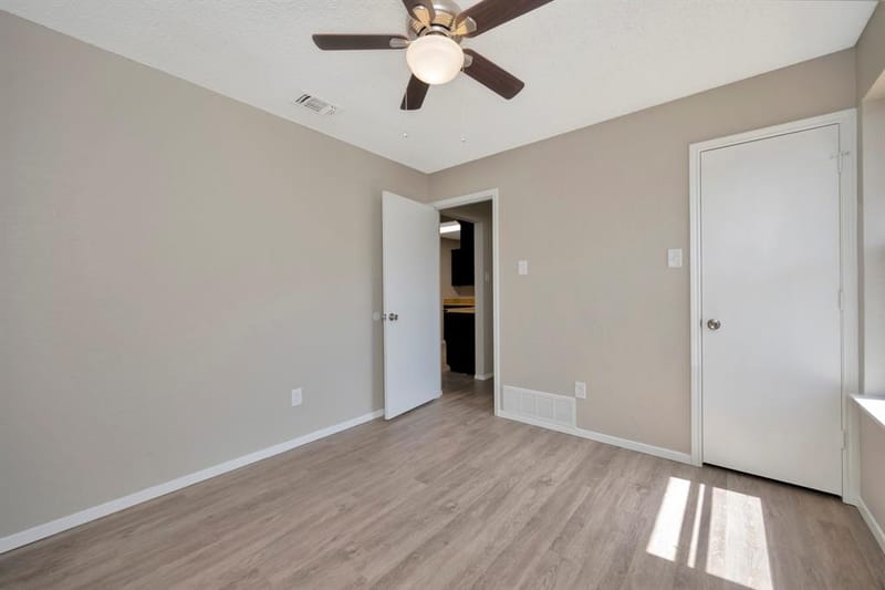 4210 Meadow Park Drive, Arlington TX 76017 - Photo 27
