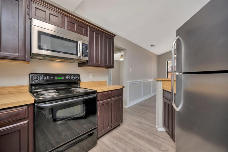 4210 Meadow Park Drive, Arlington TX 76017 - Photo 12